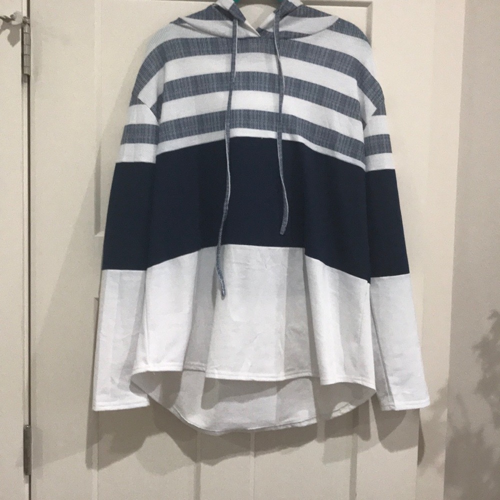 Long sleeve casual shirt with hood